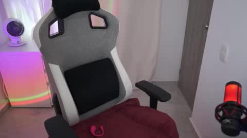 anya online show from December 2025 08:39:01 PM