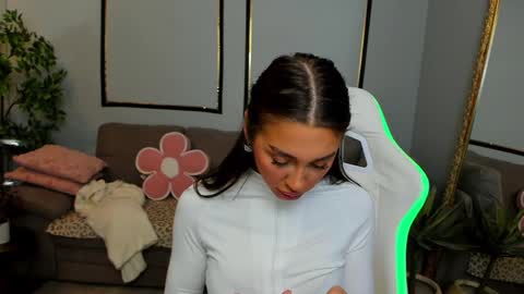 Anya online show from March 2026 01:43:02 PM