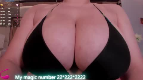 Anyi online show from October 2025 10:06:02 PM