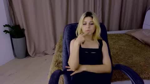 ApheliaStar online show from December 2025 03:06:01 PM