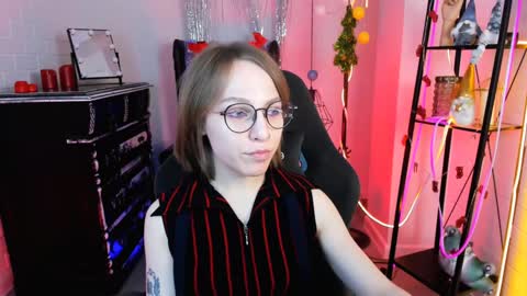 Snapshot of aphexqueen chatting on December 2024 01:18:02 PM APHEX QUEEN online show from December 2024 01:18:02 PM