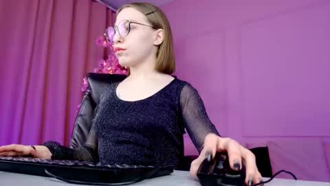 Snapshot of aphexqueen chatting on January 2025 02:10:01 PM APHEX QUEEN online show from January 2025 02:10:01 PM