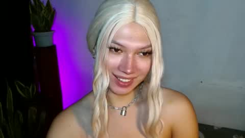 Snapshot of aphr0dite_x chatting on December 2024 11:18:02 AM Roman Goddess online show from December 2024 11:18:02 AM