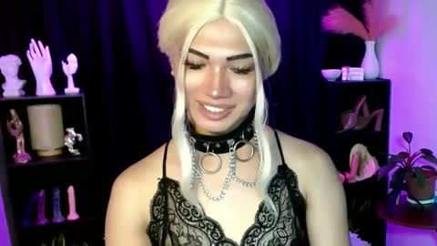 Snapshot of aphr0dite_x chatting on February 2025 01:38:01 PM Roman Goddess online show from February 2025 01:38:01 PM