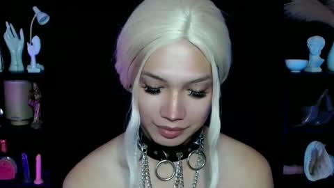 Snapshot of aphr0dite_x chatting on February 2025 03:12:02 AM Roman Goddess online show from February 2025 03:12:02 AM