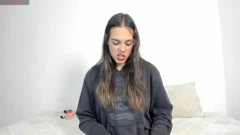 Snapshot of aphrodite_rosse chatting on June 2026 01:28:02 AM aphrodite_rosse online show from June 2026 01:28:02 AM