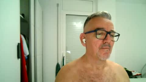 furry bear online show from September 2025 09:31:02 PM