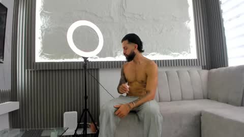 Snapshot of apolo_bianco_ chatting on February 2025 05:02:02 PM APOLO online show from February 2025 05:02:02 PM