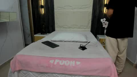   online show from April 2026 02:01:01 AM