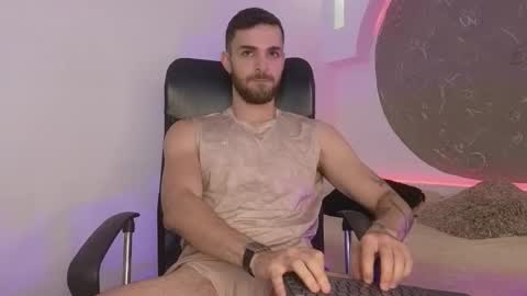 Apolo Lux  online show from February 2026 08:29:01 PM