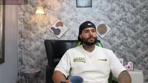 Snapshot of apolo_ryder chatting on March 2026 11:26:02 PM APOLO online show from March 2026 11:26:02 PM
