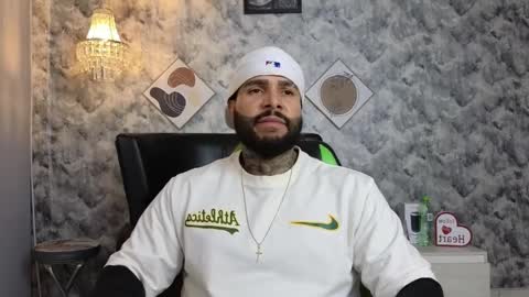 Snapshot of apolo_ryder chatting on April 2026 10:11:02 PM APOLO online show from April 2026 10:11:02 PM