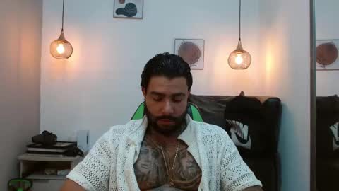 Snapshot of apolo_ryder chatting on April 2026 01:52:02 AM APOLO online show from April 2026 01:52:02 AM