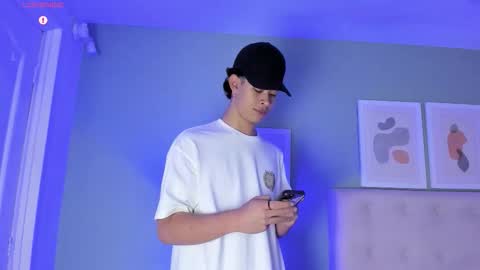 Snapshot of apoloricci chatting on February 2026 07:47:02 PM Apolo twink online show from February 2026 07:47:02 PM