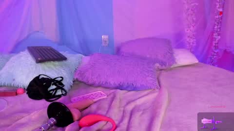 Snapshot of apple_of_pleasure chatting on April 2026 09:39:33 PM Lily online show from April 2026 09:39:33 PM