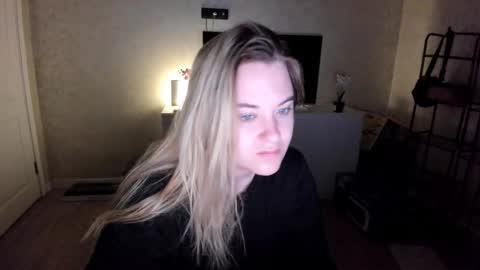 appleyummybuns online show from November 2025 04:43:02 AM