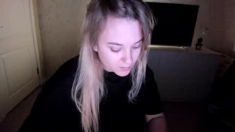 appleyummybuns online show from November 2025 07:30:01 PM