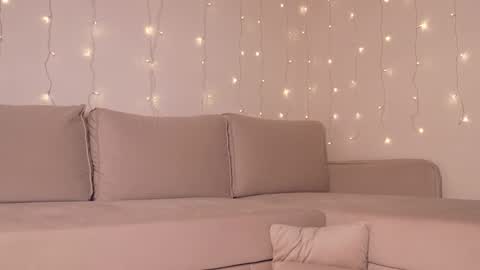 Snapshot of appr0ved_ chatting on February 2026 03:31:01 PM REYNA next stream is 11h of Feb online show from February 2026 03:31:01 PM