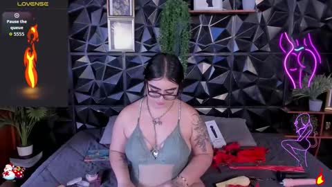 apprilfoxx online show from December 2025 03:38:02 PM
