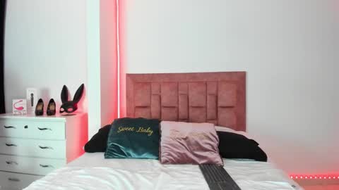 april collinsxx online show from February 2026 09:00:02 PM