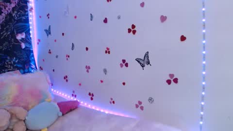 april_l6 online show from September 2025 09:58:01 PM