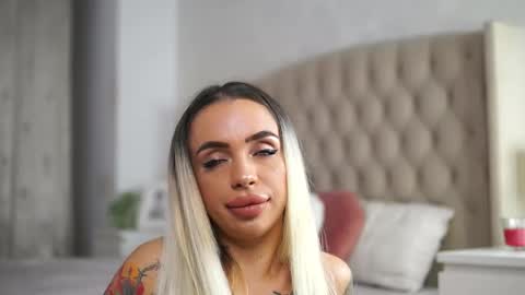 Laura online show from November 2025 06:43:01 PM