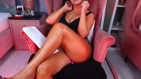 AQueenMonica online show from October 2025 05:02:02 PM