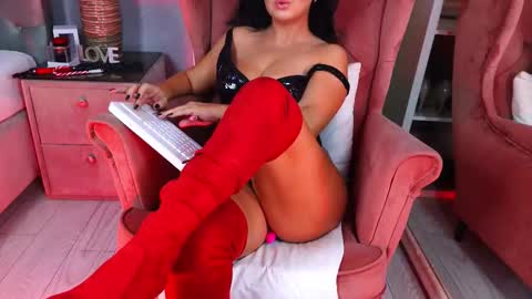 AQueenMonica online show from November 2025 02:37:02 PM