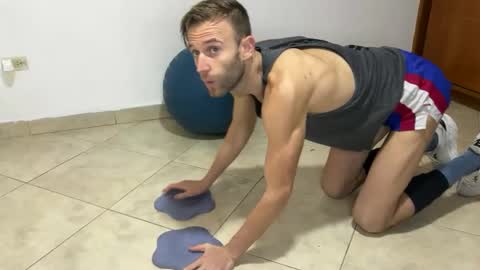 Snapshot of aquilesmade chatting on December 2024 04:19:02 PM Aquilesmade online show from December 2024 04:19:02 PM