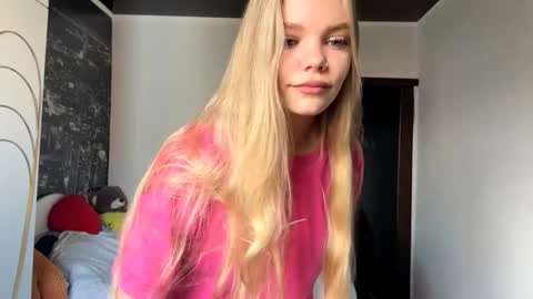 Snapshot of argeliaboivin chatting on October 2025 06:48:01 AM Amelia online show from October 2025 06:48:01 AM