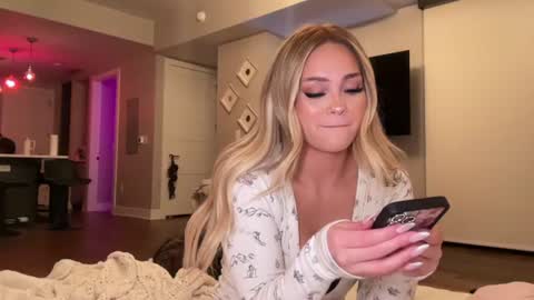 Snapshot of ari_02 chatting on June 2026 04:10:02 AM Ari online show from June 2026 04:10:02 AM