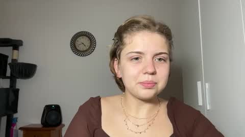 Snapshot of ari_crystal chatting on February 2026 02:43:02 PM ari_crystal online show from February 2026 02:43:02 PM