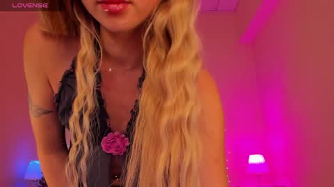 Snapshot of aria69stars chatting on December 2024 01:58:02 AM aria69stars online show from December 2024 01:58:02 AM