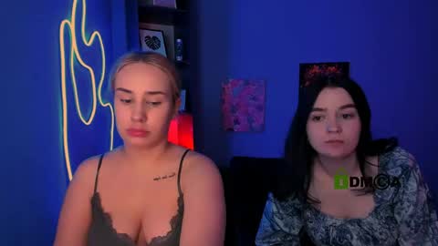 Snapshot of aria_glow chatting on April 2026 07:22:02 PM Aria online show from April 2026 07:22:02 PM