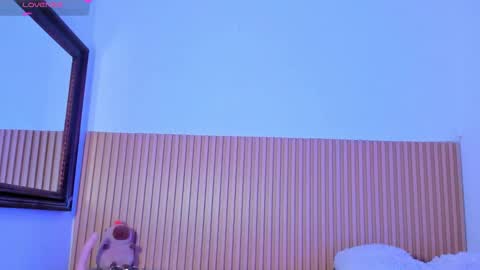 Aria Millers  online show from December 2025 04:01:01 PM