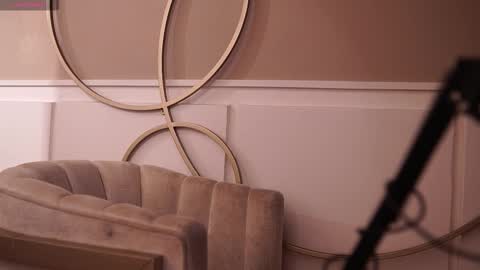 Ariaa online show from November 2025 06:41:02 PM