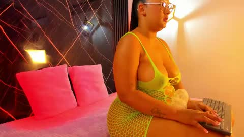 Snapshot of ariabelle1 chatting on June 2026 07:20:01 PM AriaBelle1 online show from June 2026 07:20:01 PM