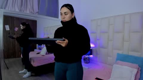  ariana  online show from November 2025 05:59:01 PM