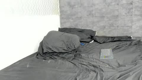 ARIANA SALAZAR online show from April 2026 04:01:01 AM