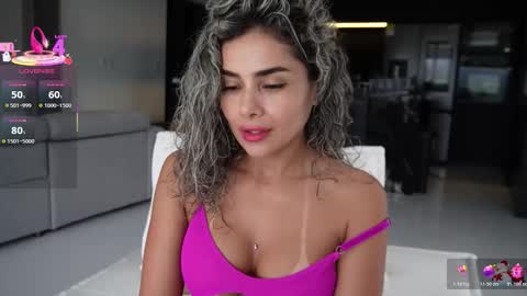 cristina online show from December 2025 01:17:04 PM