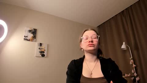 Snapshot of arianaabramek chatting on February 2026 07:25:02 PM Alice online show from February 2026 07:25:02 PM