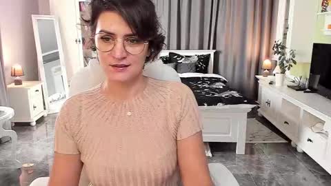 Ana online show from October 2025 09:54:01 AM