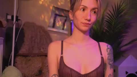 Snapshot of arianna_richi chatting on January 2026 06:07:02 AM Olivka online show from January 2026 06:07:02 AM