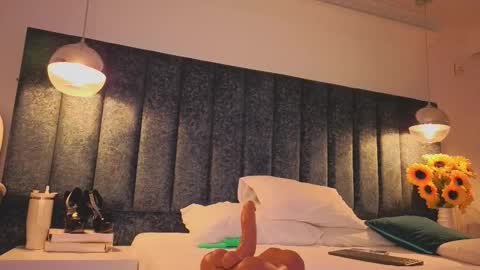 Snapshot of arianna_suarez1 chatting on February 2026 07:42:02 PM Arianna online show from February 2026 07:42:02 PM