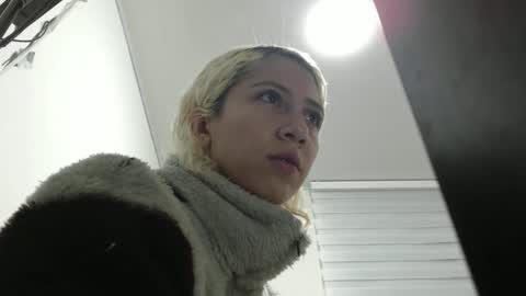 Ari Bunnie  online show from September 2025 04:58:01 AM