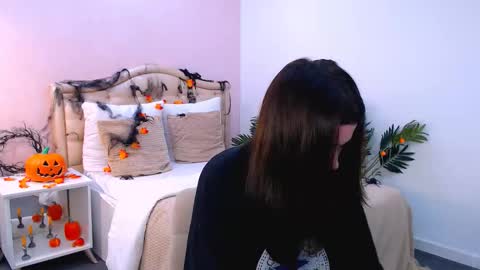 Ari online show from November 2025 01:44:02 PM