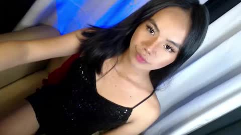 Snapshot of arilovesu chatting on November 2025 10:47:02 AM hi follow me its ARI online show from November 2025 10:47:02 AM