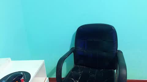 arnelux72 online show from February 2025 07:01:01 AM