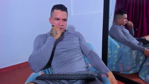 Snapshot of arnold_fit_hot98 chatting on December 2024 06:53:02 PM Arnold fit hot98 online show from December 2024 06:53:02 PM