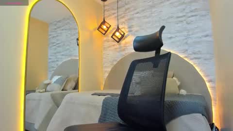 ARON BOLT online show from November 2025 01:06:02 AM